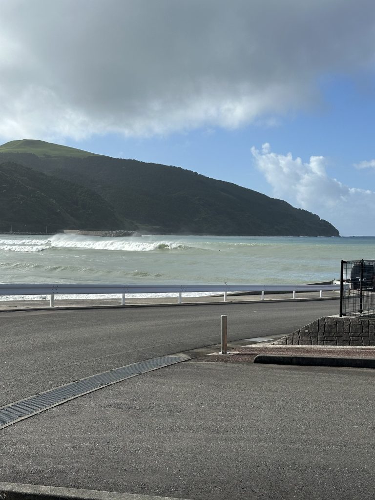 Surfing in Japan by Surf Van - Parking and View of Surf